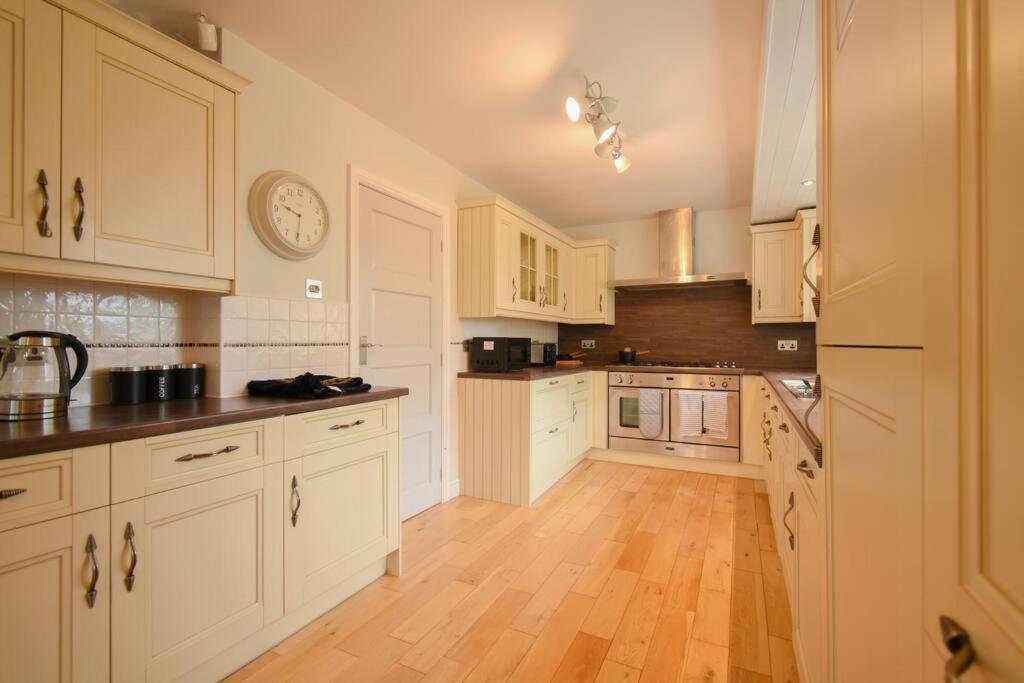 Luxurious & Tranquil Riverside Getaway Great Harwood Exterior photo