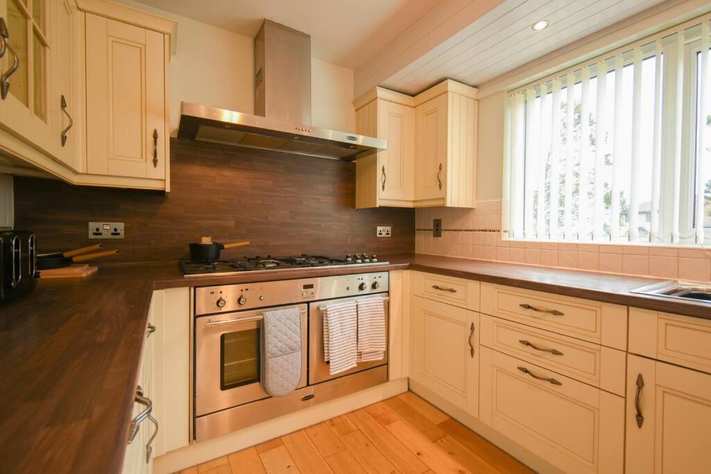 Luxurious & Tranquil Riverside Getaway Great Harwood Exterior photo