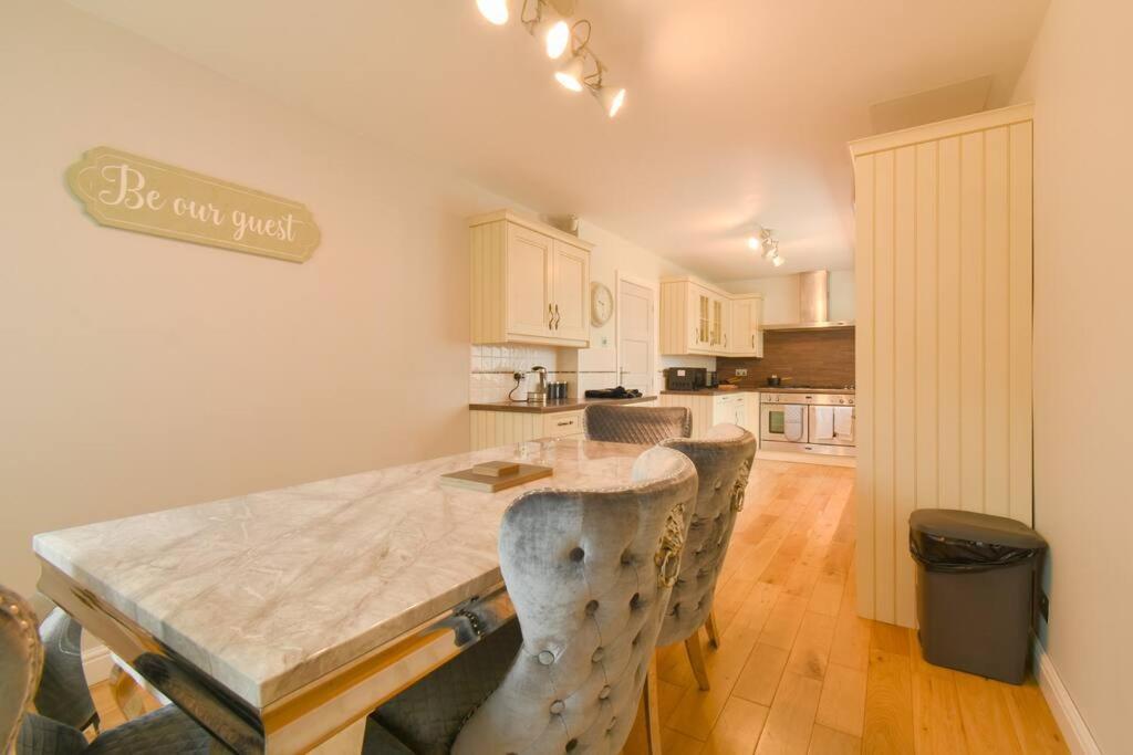 Luxurious & Tranquil Riverside Getaway Great Harwood Exterior photo